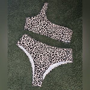 Cheetah one shoulder bikini
